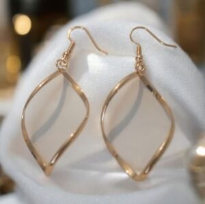 18k. Gold Plated Twisted Hollow Earrings